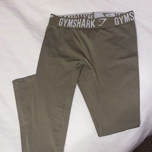 Gym shark leggings